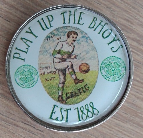 Retro celtic pin badge - retro, fc
