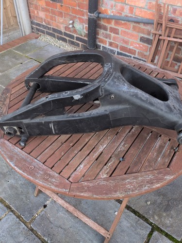 Yamaha 2002 swingarm 2003 - r1,