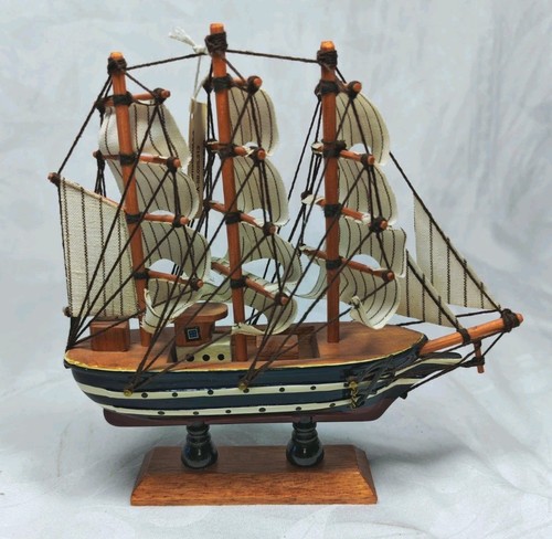 Wooden sailing ship model - sailing,