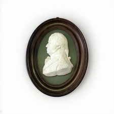 Moulded glass portrait of Captain Sir William Fraser, by William Tassie 1807