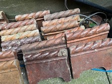 Rope top edge tiles, Victorian circa 1872 : 57 tiles