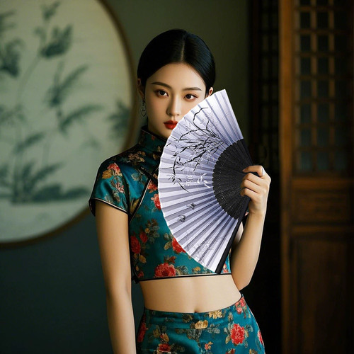 Bamboo folding hand - silk,