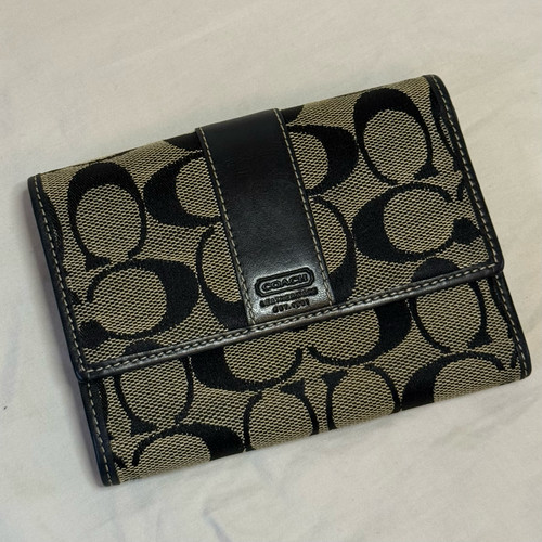 Coach signature tri - tri, -fold
