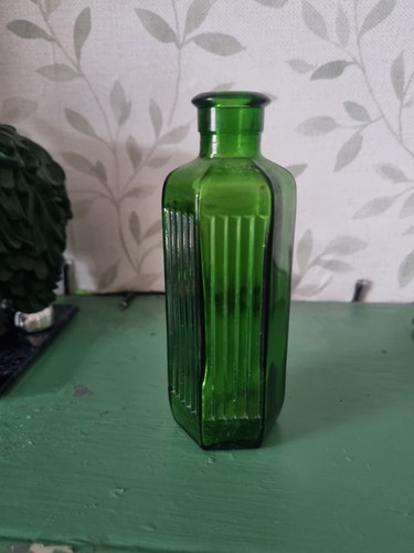 Vintage green hexagonal - hexagonal, ribbed