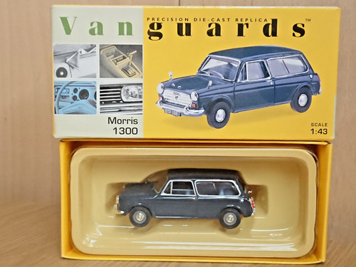 Corgi va48000 morris 1300 - morris,