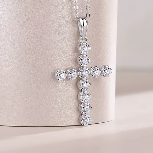 66cttw jesus cross dazzling - 0.66cttw,