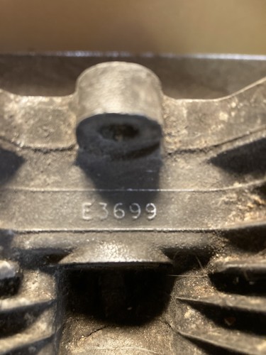 Cylinder head e3699 almost - cylinder,