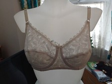 Ladies embriodered white Bra