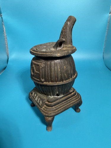 Vintage cast iron pot - cast, belly