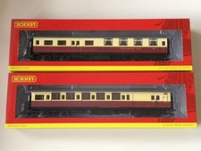 Set of 2 assorted Hornby OO Gauge Maunsell Coaches in BR Crimson & Cream livery