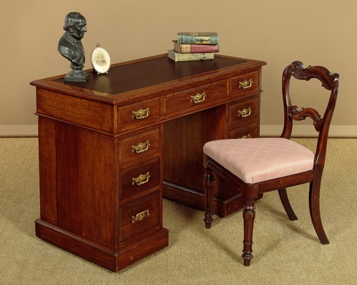 Antique small oak pedestal - small,