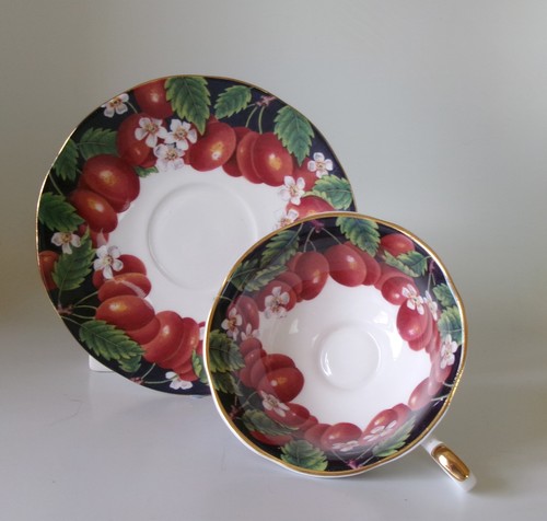 Queens victoria plums cup - queens,