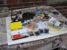 BIG SEA FISHING LOT INCLUDES 4 REELS & TACKLE.