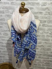 Loose weave scarf wrap elephant & tassel (small hole, see pic) poly  oblong S578