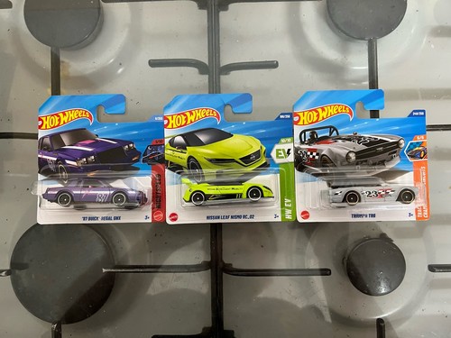 Hot wheels nissan - leaf,, buick