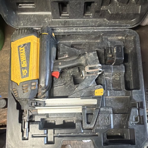 Dewalt nail gun with - s5,