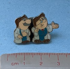 'Wade Collectors Club 'Tetley Tea Folk' Pin Badge - Gaffer & Gordon