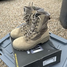 Magnum Amazon 5 Boots Size 8L