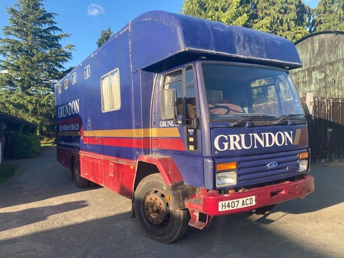 Hgv ford cargo horse box - hgv,
