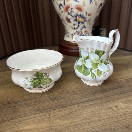 Royal albert trillium - royal,
