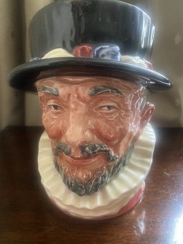 Royal doulton beefeater large - royal,