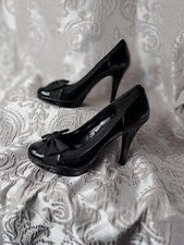 Red Herring Black Stiletto