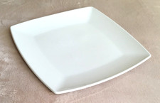 A 10.5" WIDE SAINSBURYS "HOME"-BRANDED, 1019g, WHITE PORCELAIN FOUR-SIDED PLATE