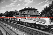 F022378 Deutsche Reichsbahn Streamliner Belzig Station near Berlin Germany 1935