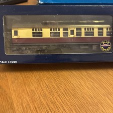 Hornby 00 Gauge Mk1 1st Class Blood & Custard Corridor Coach #E15769 (208)