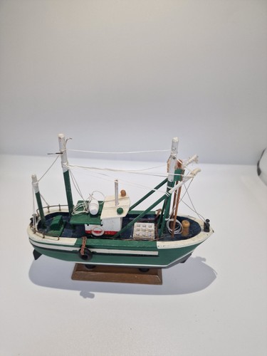 Wooden fishing boat model - fishing,