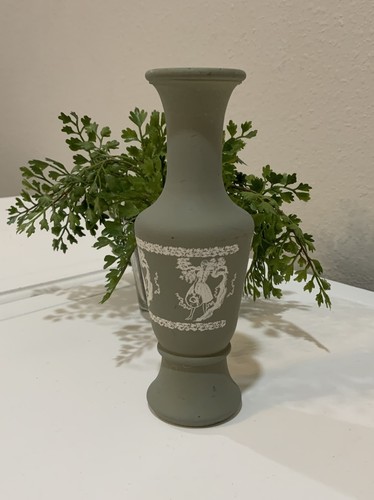 Vtg avon small glass bud - small, vase