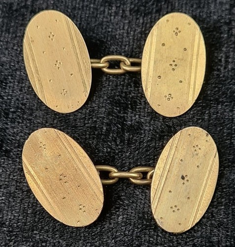 Pair 18ct engine turned gold - 18ct,