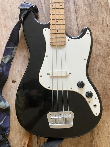 Squier bronco bass - squier, 4-string