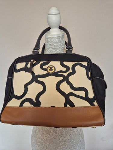 Tous travel hand - travel,