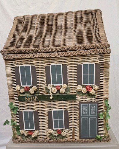 Rare vintage wicker floral - rare,