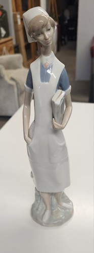 Lladro nurse figurine 4603 - nurse,