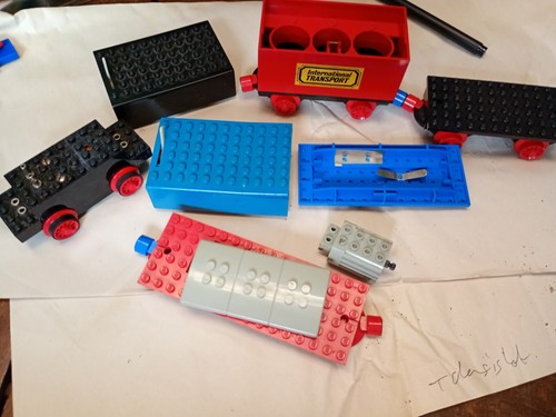 Vintage 1970s lego train 5v - vintage,