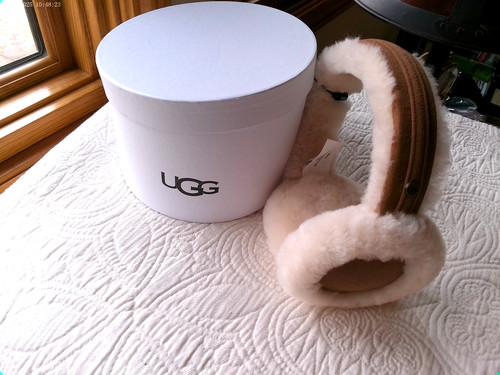 Ugg new box earmuffs - in, real
