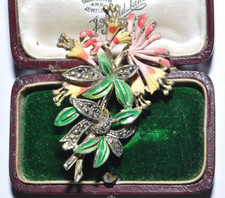 CHARMING VINTAGE SIGNED EXQUISITE HONEYSUCKLE FLOWER BROOCH