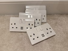 5x MK logic plus 2-gang switched socket with type a usb charger white K2744WHI