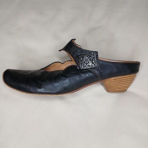 Think vintage clogs - vintage, mules