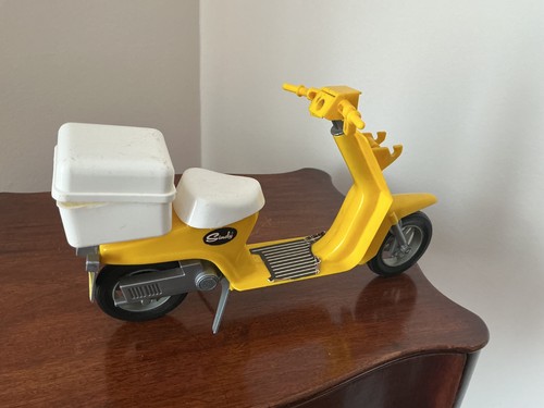Vintage retro sindy scooter - sindy,