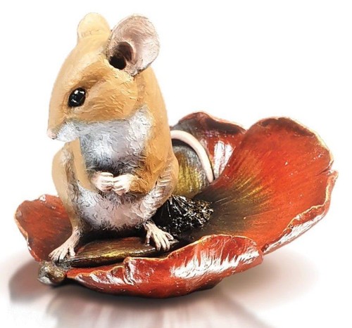Mouse poppy bronze figurine - mouse, on