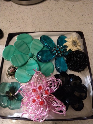 Bundle floral brooches - of,