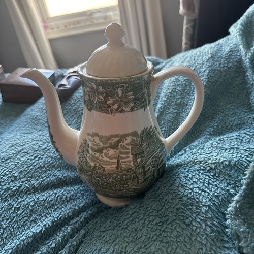 Lovely green and white pottery - lovely,