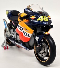 Minichamps 1/12 Honda RC211V Moto GP 2002 Valentino Rossi Signed Model Motorbike