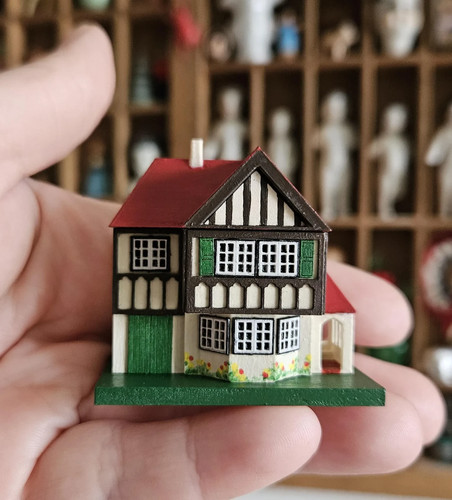 Miniature tri ang half - tri-ang,