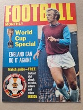 BOBBY MOORE WEST HAM / ENGLAND LEGEND HAND-SIGNED PHOTOCARD (5)