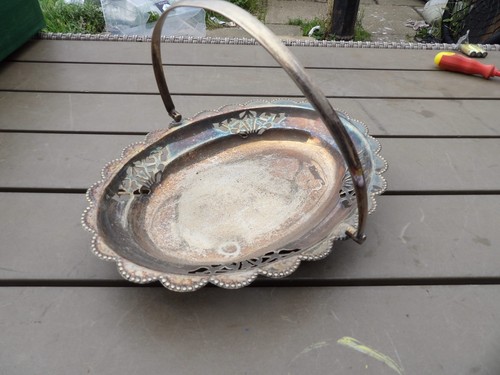 Small scallop edge plated oval