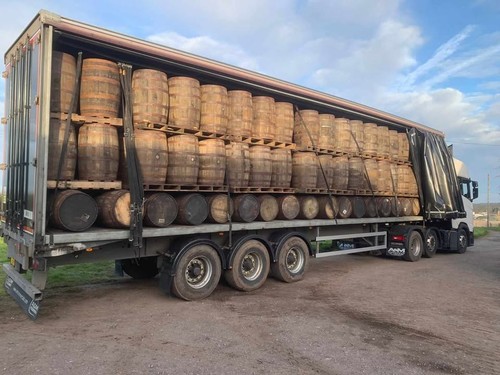 Oak whiskey bourbon - bourbon, barrel